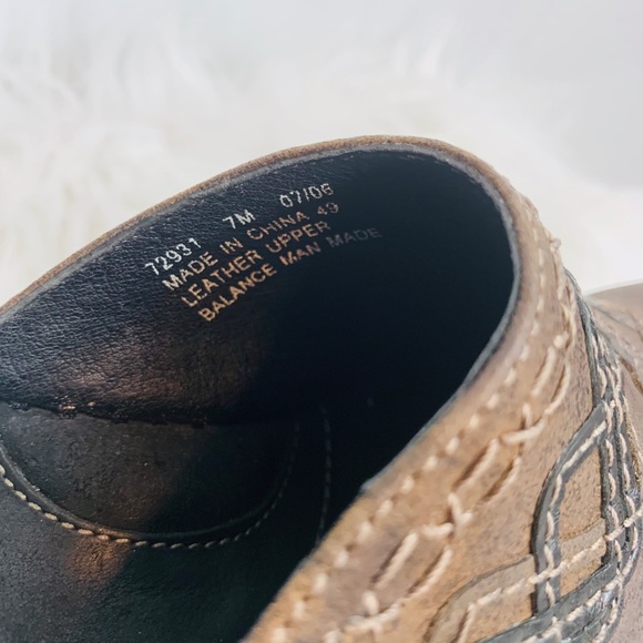 Clark’s $125 Artisan Collection Leather Clogs - Picture 7 of 8